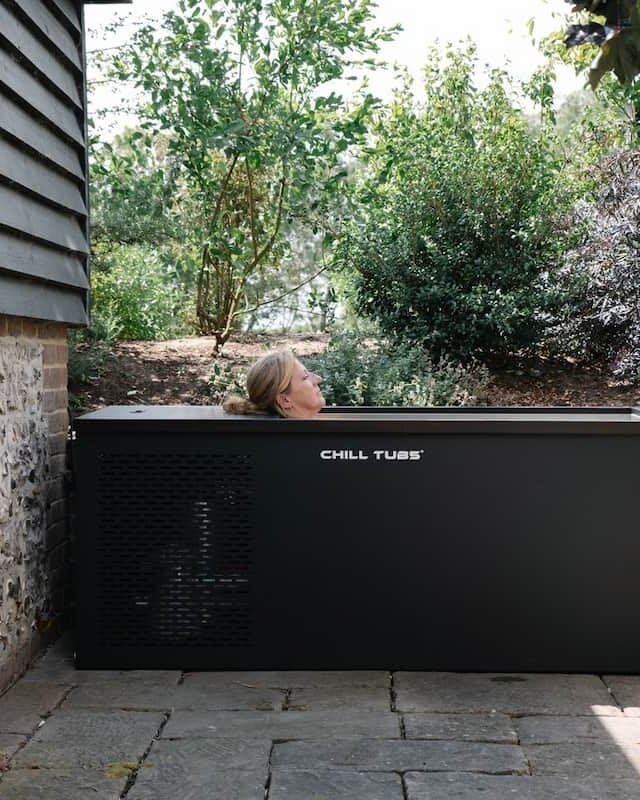 British athlete Sally Gunnell using a Chill Tub outside.